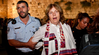Women Arrested at Western Wall For Refusing To Remove Prayer Shawls